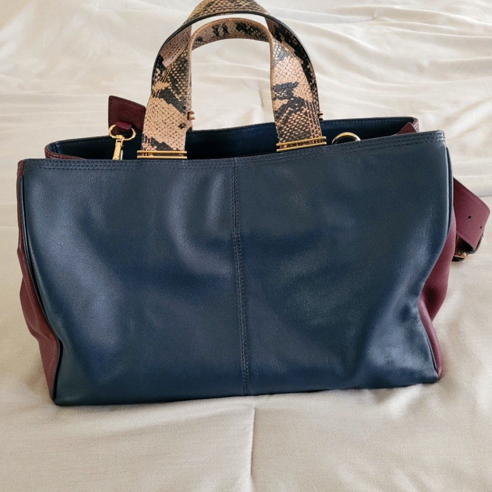 Pour La Victoire handbag with crossbody strap